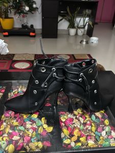 The Trendsetter Black Pointed Toe Boots 🌸