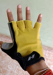 Nivia Gym Gloves Python
