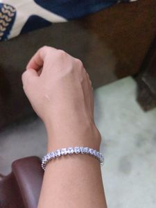 A New Versatile Tennis Bracelet
