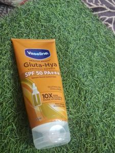 Vaseline Gluta-Hya SPF 50