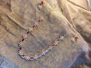 Sleek Necklace With Earrings