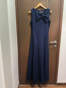 Elegant Navy Blue Gown with Bow Detail – Size S