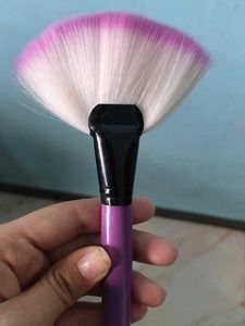 Makeup Fan Brush