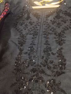 Trending Pakistani Suit