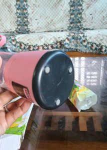 Mini electric juicer