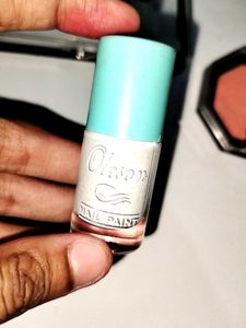 Blusher,EyelashesWith glue ,White Nail Paint