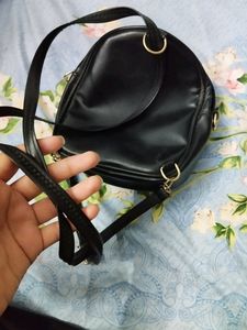 Combo of a sling bag and hair bands