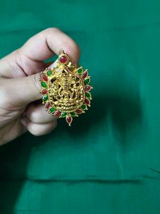 Gold-toned pendant