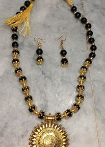 Black and golden preals necklace