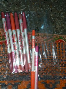 New Lip Liner  Plz Buy.11 Shade With Blusher