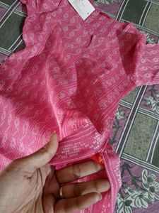 New Pink Woven Pattern Kurti - V-Neck 3/4 Sleeve