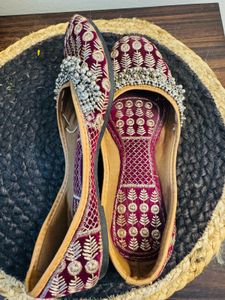 Maroon Embroidered Juttis