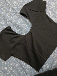 Black Solid Stretchable Blouse / Crop Top
