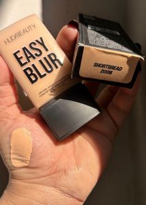 Huda Beauty Easy Blur Foundation