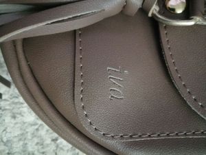 iva round sling bag