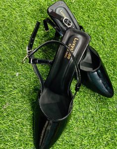 Elegant Black Heeled Sandals
