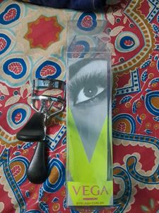 Premium Eyelash Curler From Vega