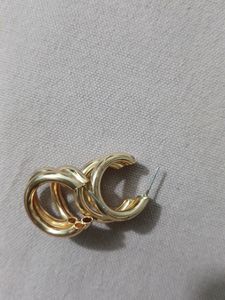GOLDEN COLOUR EARRING