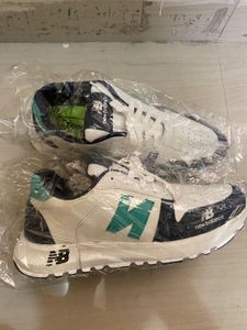 New Balance MS327 Sneakers