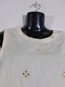 Cream Tops (Women&#39;s)