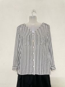 H&amp;M Black &amp; White Striped V Neck Long Sleeves