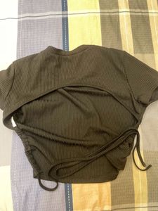 Urbanic Backless Pullover T-Shirt