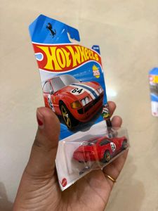 Hot Wheels Mercedes-Benz 500 E &amp; Ferrari
