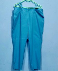 Blue cropped pants