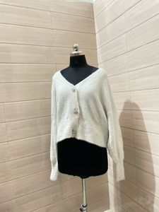 H&amp;M Pintresty 🌸Fluffy White Cardigan