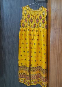 size : 44 (can be altered according to size) maxi dress sleevless