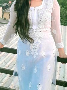 Now Chikankari kurti ⚪️