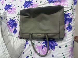 Elegant Tote Bag with laptop sleeve