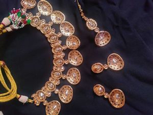 Stunning Kundan Jewelry Set