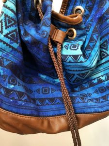 Fastbrack smart sling bag