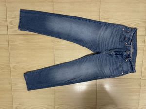 Levis Straight Fit Jeans
