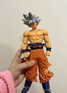 Ultra Instinct Goku Figure (30cm+)