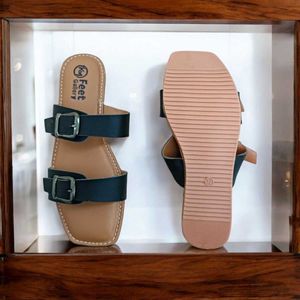 Women&#39;s Feet Gallery Black Sandals