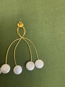 ELEGANT WHITE AND GOLD EARRINGS