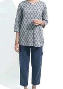Patterned Grey Tunic Top and Cargo jeans