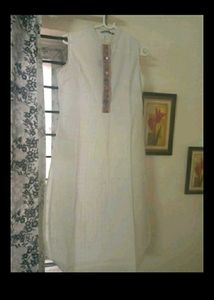 Women&#39;s Ajio White Sleeveless Kurti