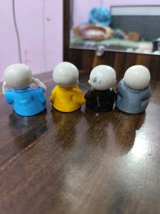Pack Of 4 Monk Showpiece