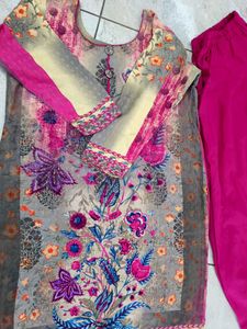 Pakistani Woolen Floral Kurta Set With Shawl