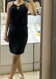 Elegant Black Bodycon Dress with Statement Straps
