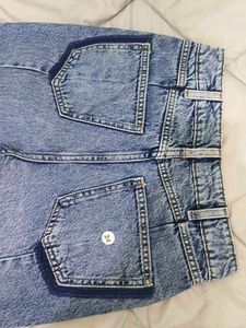 Classic High-Waisted Blue Denim Jeans for Effortle