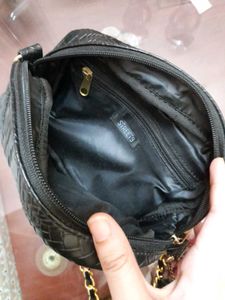 Black Croc Textured Sling Bag 🖤🐈‍⬛