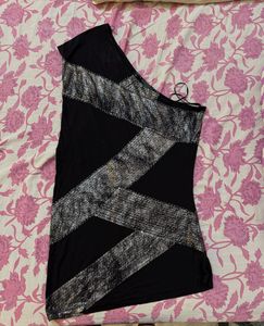 GUESS Never Worn One Shoulder Top.