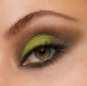 Huda beauty mini moss palette