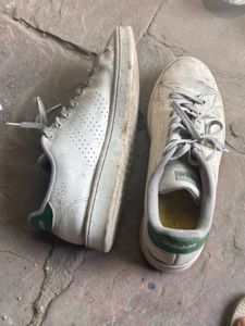 Used Adidas Advantage Sneakers