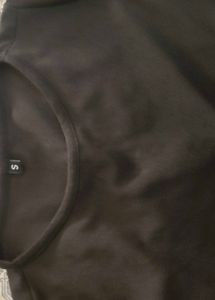 Black Round Neck Crop T-shirt