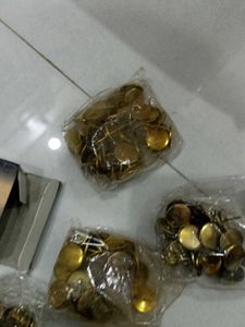 Drawing Pins Broad